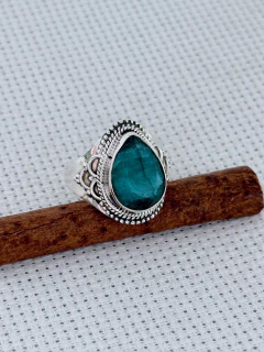 ANEL EM PRATA 925 COM ESMERALDA (35/07A1070239) - Padma Joias Em Prata 925