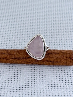 ANEL EM PRATA 925 COM QUARTZO ROSA (53/21A790179) - comprar online