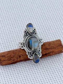 ANEL EM PRATA 925 COM LABRADORITA (53/09A1150259) - Padma Joias Em Prata 925