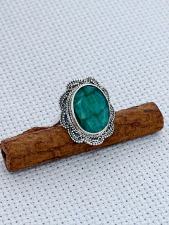 ANEL EM PRATA 925 COM ESMERALDA (70/07A1270279) - Padma Joias Em Prata 925