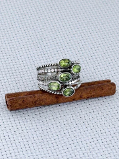 Anel Em Prata 925 Com Peridoto (53/10A2180479) - Padma Joias Em Prata 925