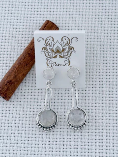 BRINCO EM PRATA 925 COM PEDRA DA LUA (90/17B1160259) na internet