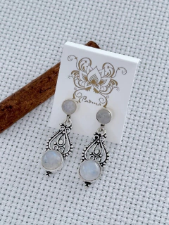 BRINCO EM PRATA 925 COM PEDRA DA LUA (53/17B980219)