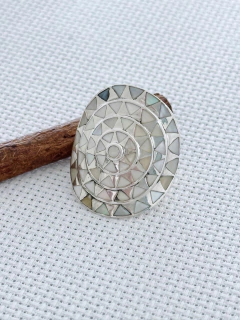 ANEL EM PRATA 925 COM MADREPÉROLA (50/12A1040309)