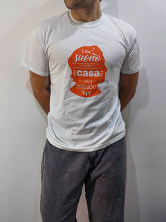 Remera "Un sueño, una casa, una misión" en internet