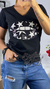 Remera algodón peinado premium, boca lentejuelas - santas no hay
