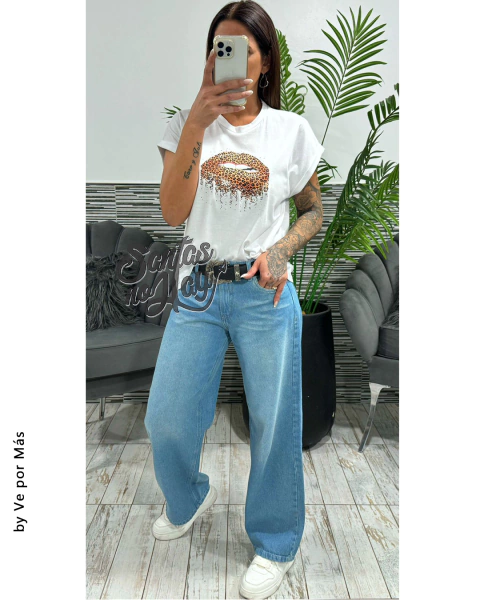 Remera en algodón premium, estampa serigráfica boca print +colores