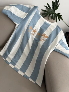 Remera La 4ta celeste - comprar online