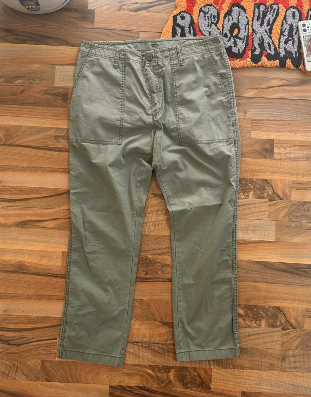 Essentials Old Navy (Size 34) thumbnail 2