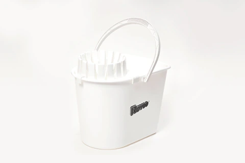 BALDE RECTANGULAR CON ESCURRIDO 12 LTS