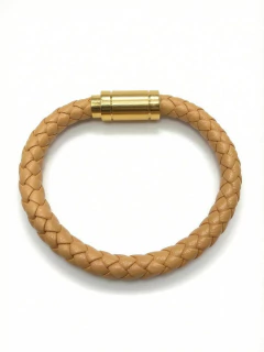 PULSERA DE CUERO Y ACERO DORADO en internet