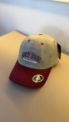 BONÉ NEW YORK CINZA E VINHO