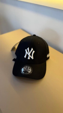 BONÉ NY PRETO E BRANCO