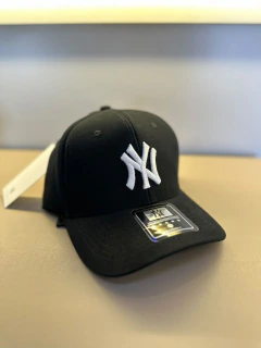BONÉ NY PRETO E BRANCO na internet
