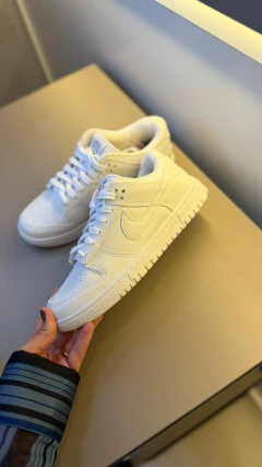 TENIS NIKE DUNK LOW BRANCO