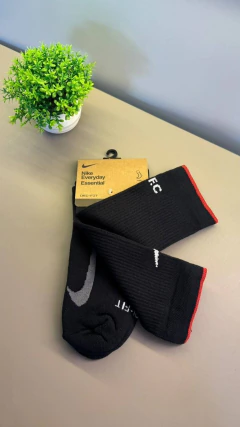 MEIA CANO ALTO NIKE PRETA BORDA VERMELHA - comprar online