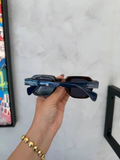 ÓCULOS BERLIM ANINAL PRINT E HASTE AZUL na internet