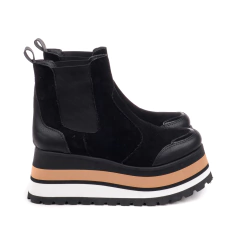 Boston Taylor en internet