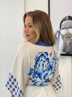 CROPPED AMOR FLORAL AZUL - Linda Flor com Vest LTDA