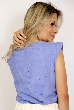 29710-BLUSA CAMBRAIA DE LINHO LILÁS - Loja Clara Assis