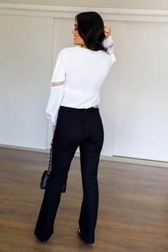 30075- BLUSA CASUAL FLOWER BRANCO - Loja Clara Assis