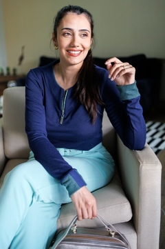 30100-BLUSA NA MALHA TRICOT AZUL MARINHO DETALHE EM VERDE - comprar online