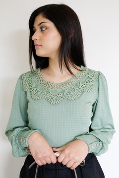30142-BLUSA MALHA CANELADA VERDE COM RENDA - comprar online