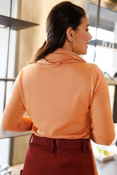 30229-BLUSA MALHA TRICOT COM CACHECOL RAPOSA na internet