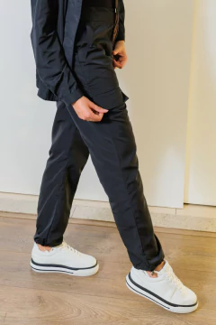 30787-CALÇA CORTA VENTO PRETA - Loja Clara Assis