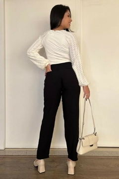 30955- BLUSA MOLETINHO OFF WHITE COM DETALHE EM RENDA OFF WHITE - Loja Clara Assis