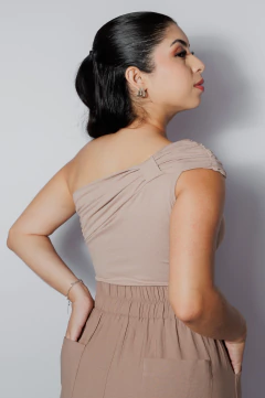 31447-BLUSA CREPE POWER OMBRO SÓ BEGE na internet