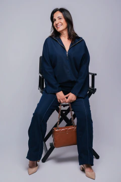 BLUSA FEMININA DE MOLETOM JEANS OVERSIZED COM MEIO ZÍPER - CLARA ASSIS na internet