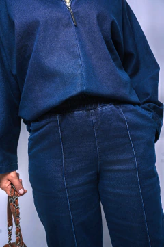 Imagem do BLUSA FEMININA DE MOLETOM JEANS OVERSIZED COM MEIO ZÍPER - CLARA ASSIS