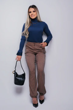 BLUSA FEMININA EM TRICOT AZUL MARINHO COM DETALHES EM TRICOLINE - CLARA ASSIS - Loja Clara Assis