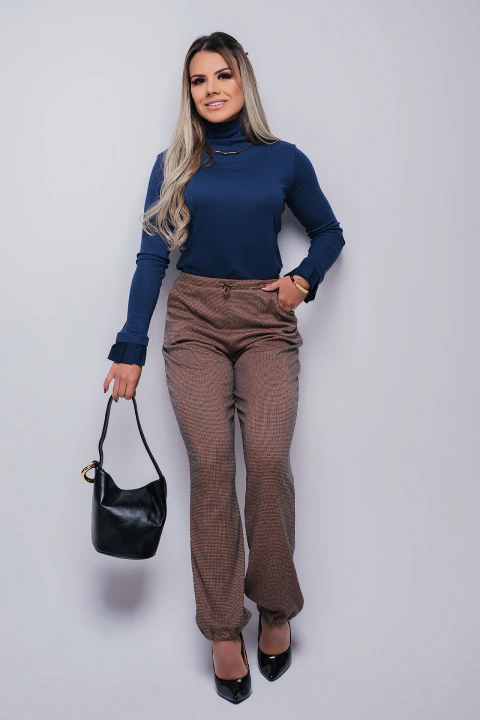 CALÇA FEMININA JOGGER EM JACQUARD XADREZ OCRE E AZUL MARINHO - CLARA ASSIS
