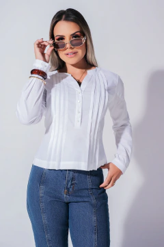CAMISA FEMININA BRANCA EM TRICOLINE COM DRAPEADO FRONTAL - CLARA ASSIS - comprar online