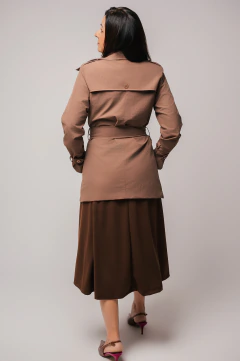 CASACO FEMININO TRENCH MARROM FORRADO - CLARA ASSIS na internet