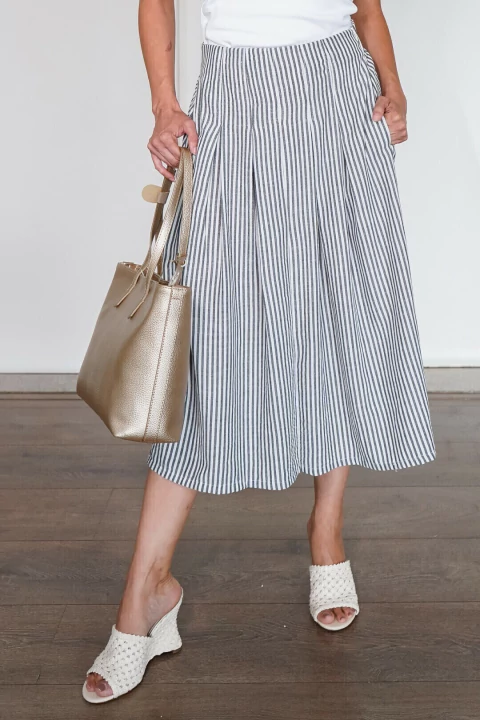 SAIA MIDI COM PREGAS SYROS STRIPE LISTRADO PRETO - CLARA ASSIS - comprar online