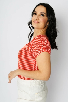 31066-BLUSA MALHA LISTRADA EM VERMELHO E BRANCO - Loja Clara Assis
