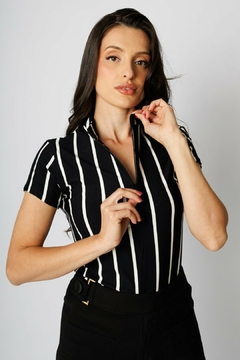 31010-BLUSA MALHA LISTRADA EM PRETO E BRANCO na internet