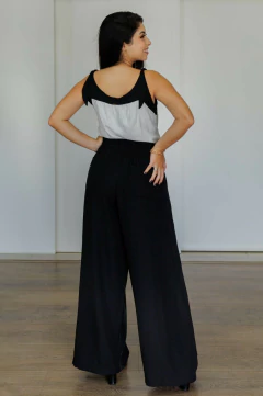 calça pantalona preta com botão - Loja Clara Assis