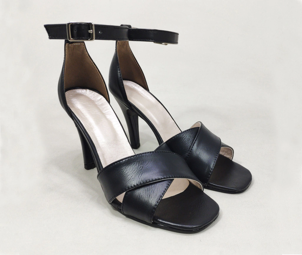 Sandalia con Talonera y Faja Cruzada / Negro