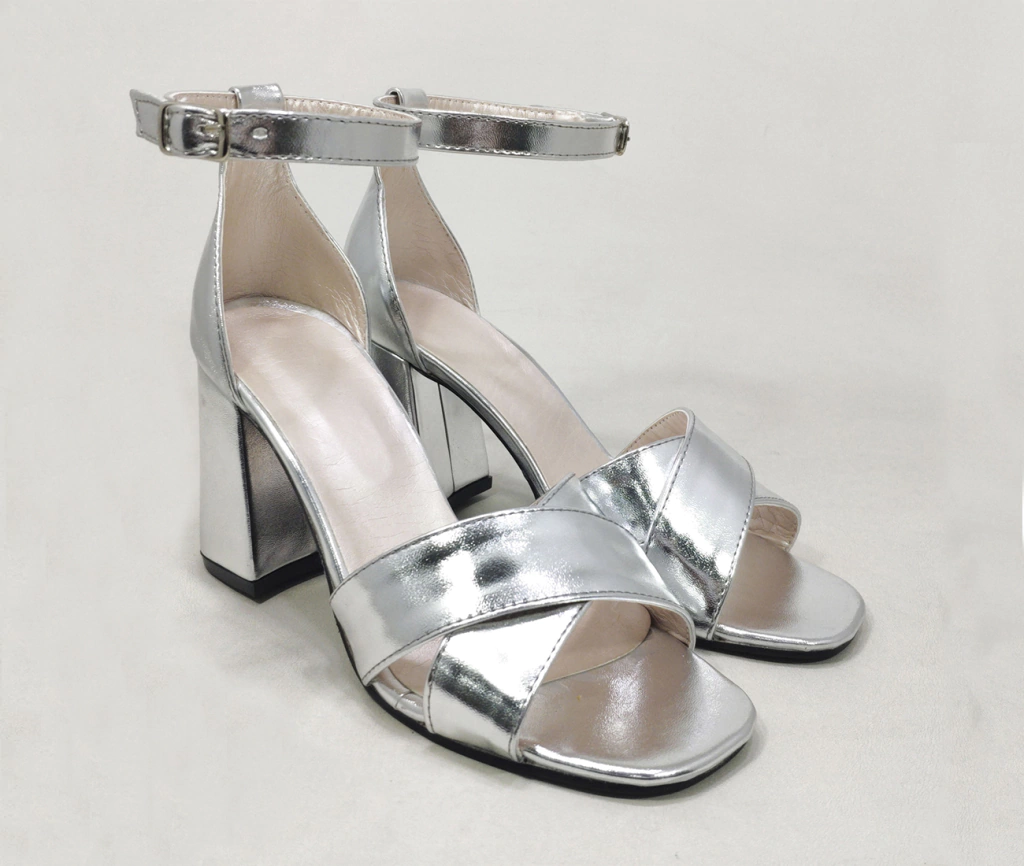 Sandalias con Talonera y Faja Cruzada / Plata