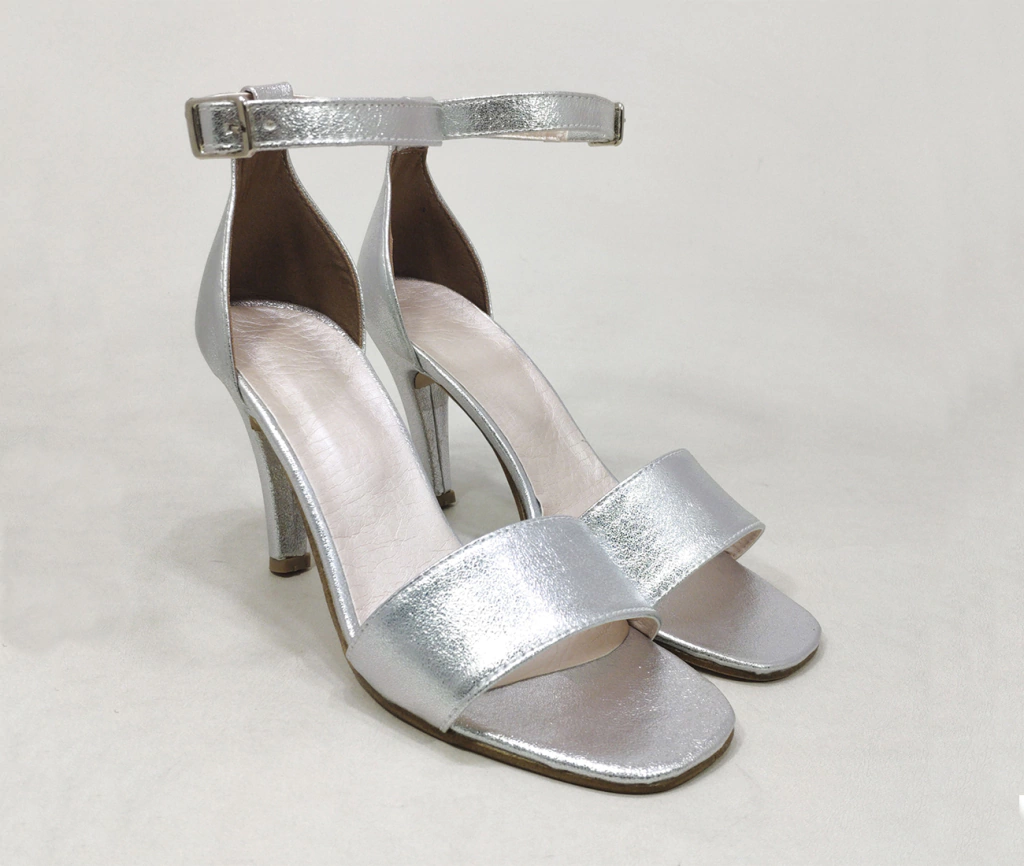 Sandalia con Taco Fino / Plata