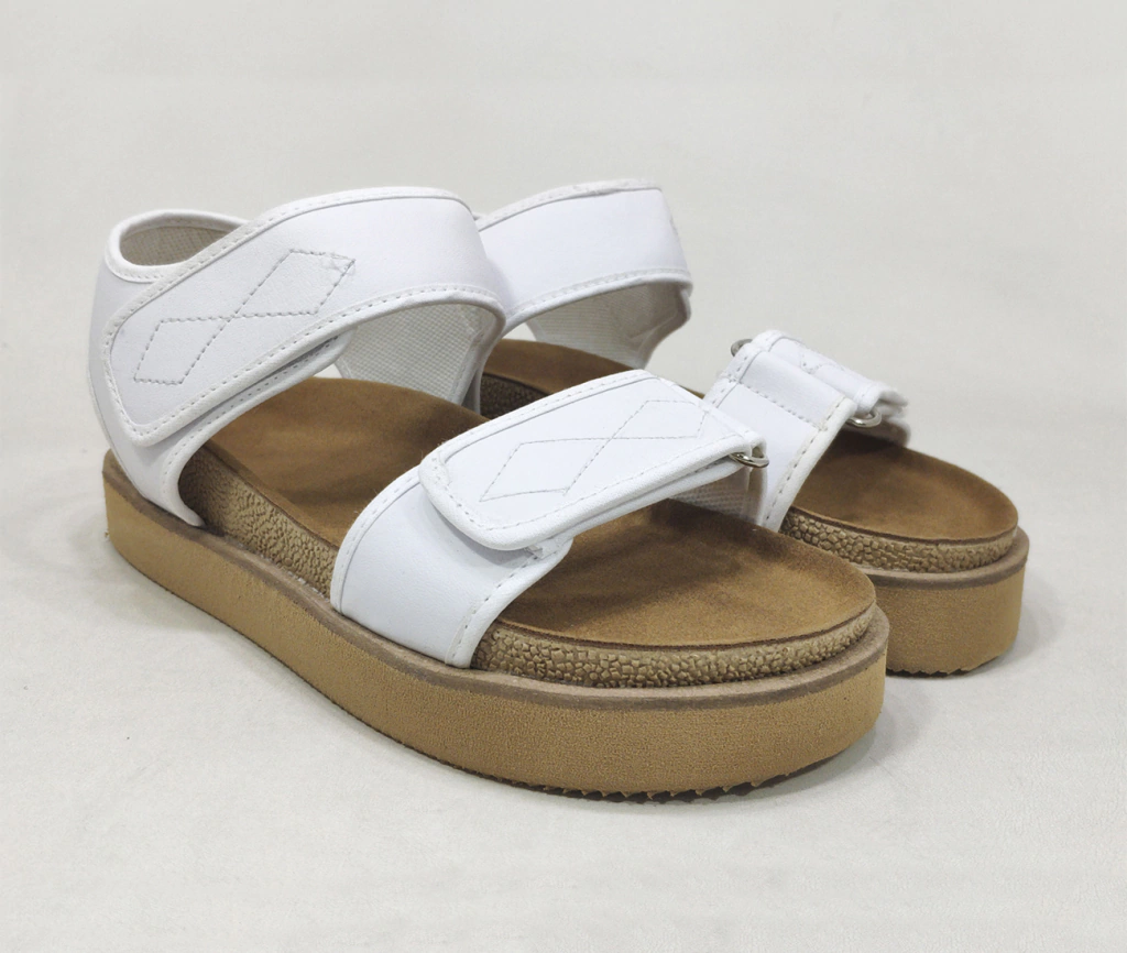 Sandalia Con Abrojo / Blanco