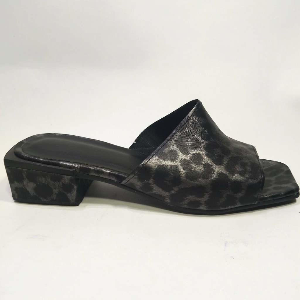 Zuecos Abril / Print Negro