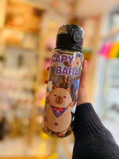 Botella capibara plastico 700ml - todosorpresas.com