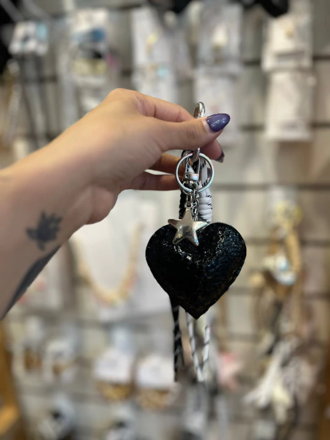 Llavero corazón negro