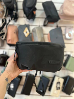 Riñonera bolsito Amayra negro