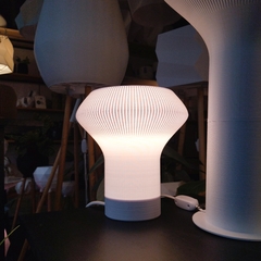 Imagen de io | Lámpara de mesa